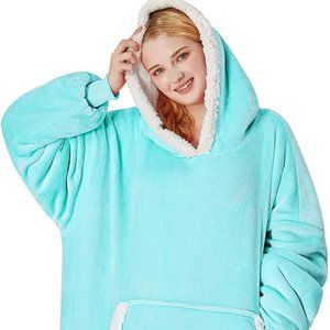 NWT Wearable Blanket Hoodie Sherpa Fleece for Adults Teal OS